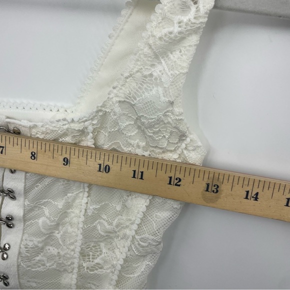 Princess Polly Lauder Lace Top Ivory hook Sz 2 - Picture 8 of 9